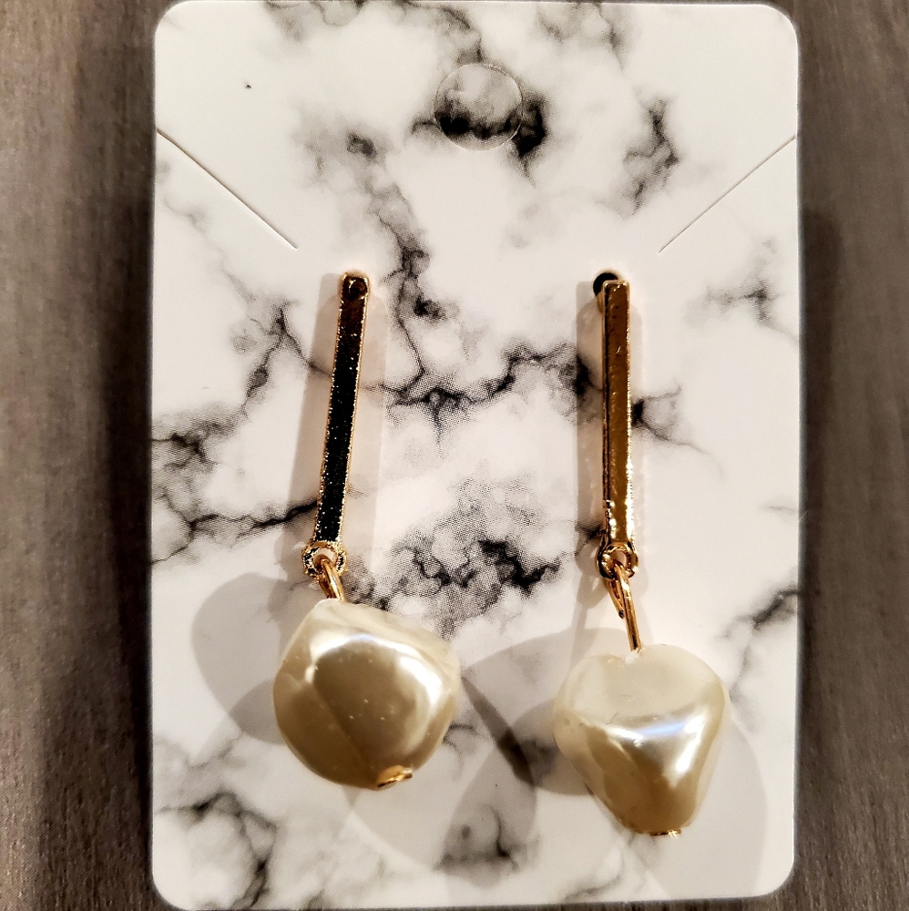 Fashion Abstract Pearlized Earrings